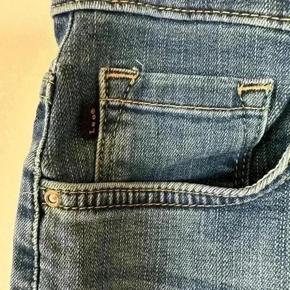 Lee Relaxed Fit Straight Leg, High Rise, Instantly Slim Jeans (Size 10) - Picture 3 of 9